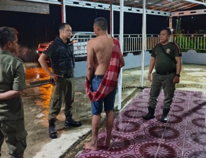 Satpol PP Barsel Amankan Pria Diduga Ganggu Ketertiban Warga di Desa Pamait