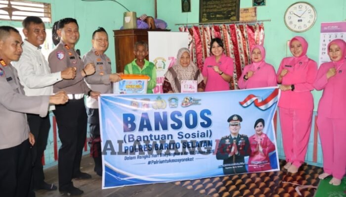 Sambut Hari Bhayangkara ke-80, Polres Barsel Bagikan 80 Paket Bantuan Sosial