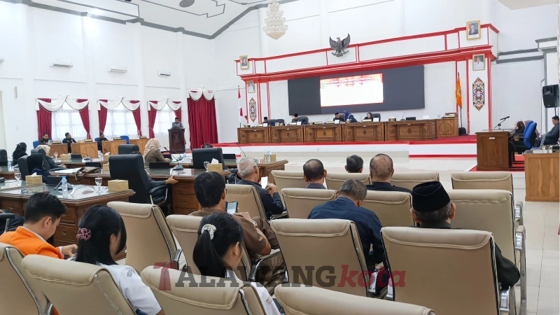 Paripurna DPRD ke-13, Bupati Barsel Tanggapi Pandangan Fraksi atas Ranperda Pertanggungjawaban APBD 2025